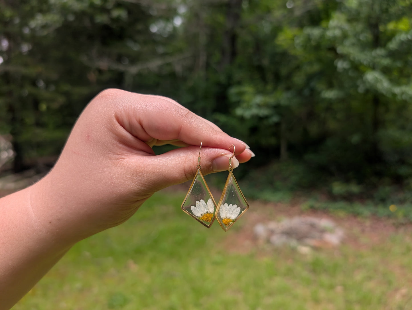 Golden Geometry – Daisy Pressed Flower Dangles