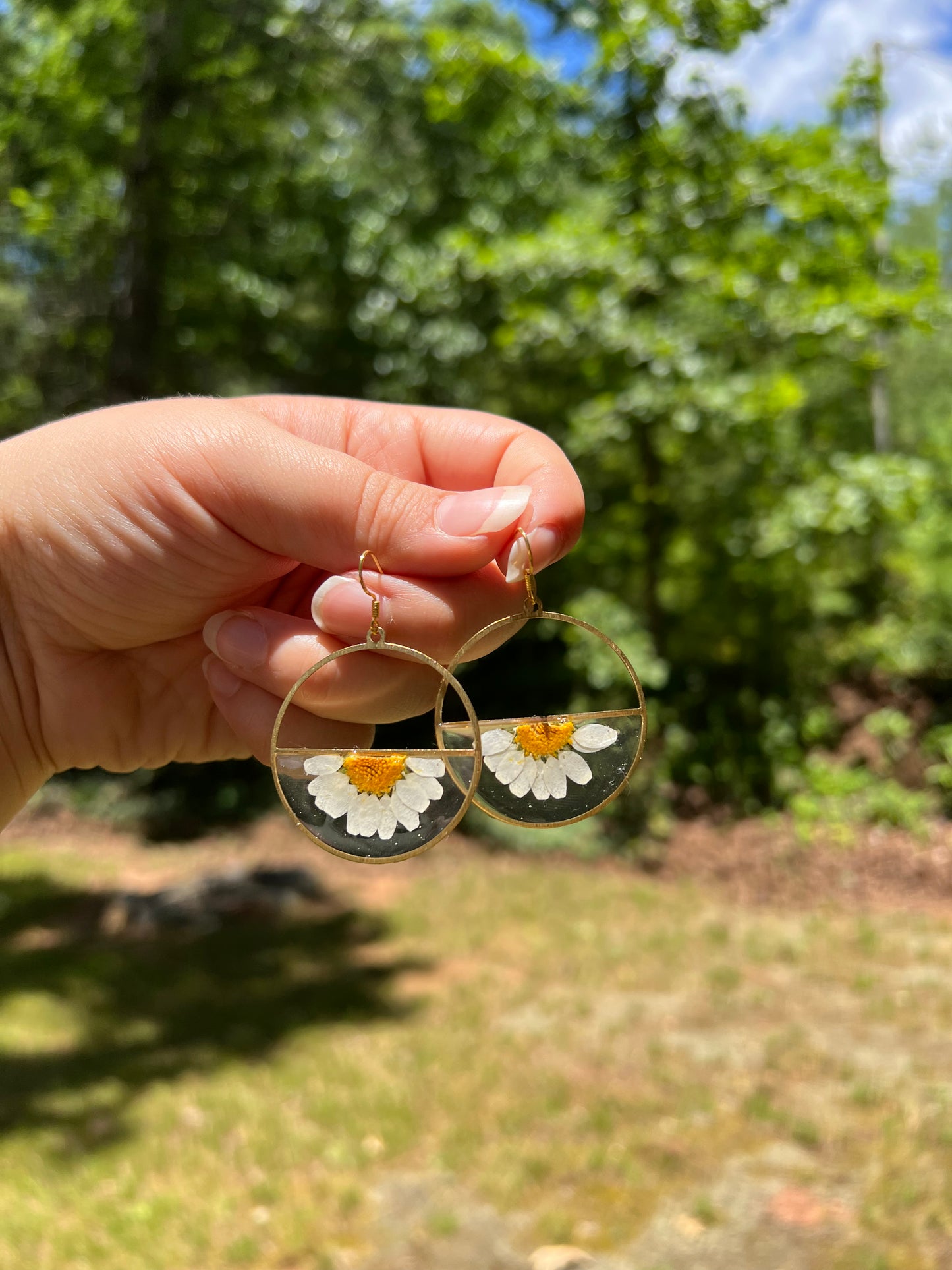 Daisy Loop – Real Flower Resin Half Circle Earrings