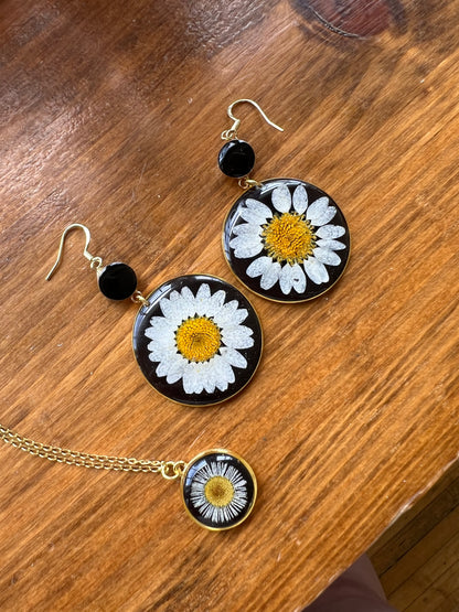 Eastern Fleabane Daisy Mini Pendant