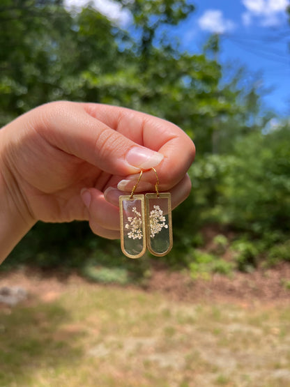 Wildwood Bloom – White Pressed Floral Earrings